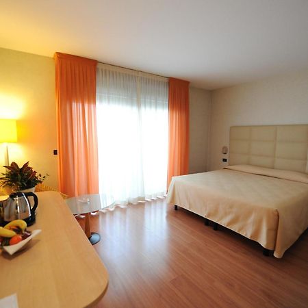Hotel Donatello Ίμολα Εξωτερικό φωτογραφία